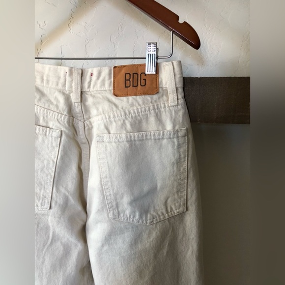 BDG|UO Cream Neutral High Rise Baggy Jeans, size 29•••90’s Style, Excellent🫶🏻 - Picture 7 of 12